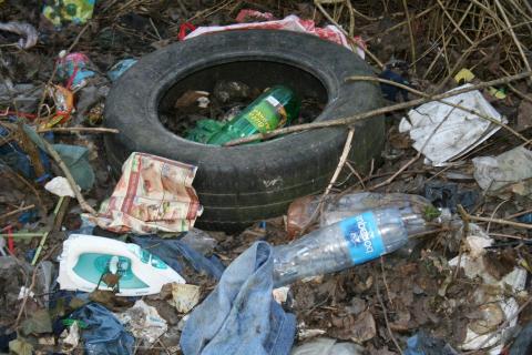 Mesto likviduje čierne sklády odpadu