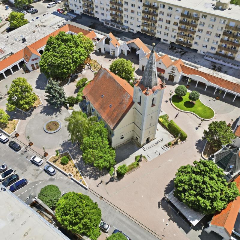 Megújult a Vámbéry tér_Dömény Máté