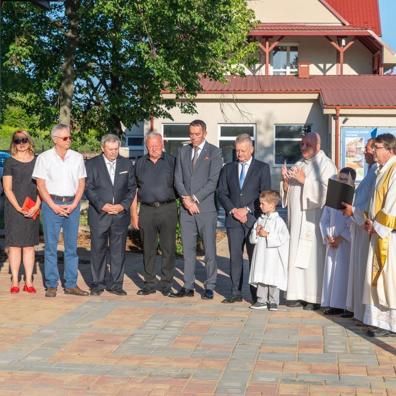 A sikabonyi temető felújított ravatalozójának megáldása
