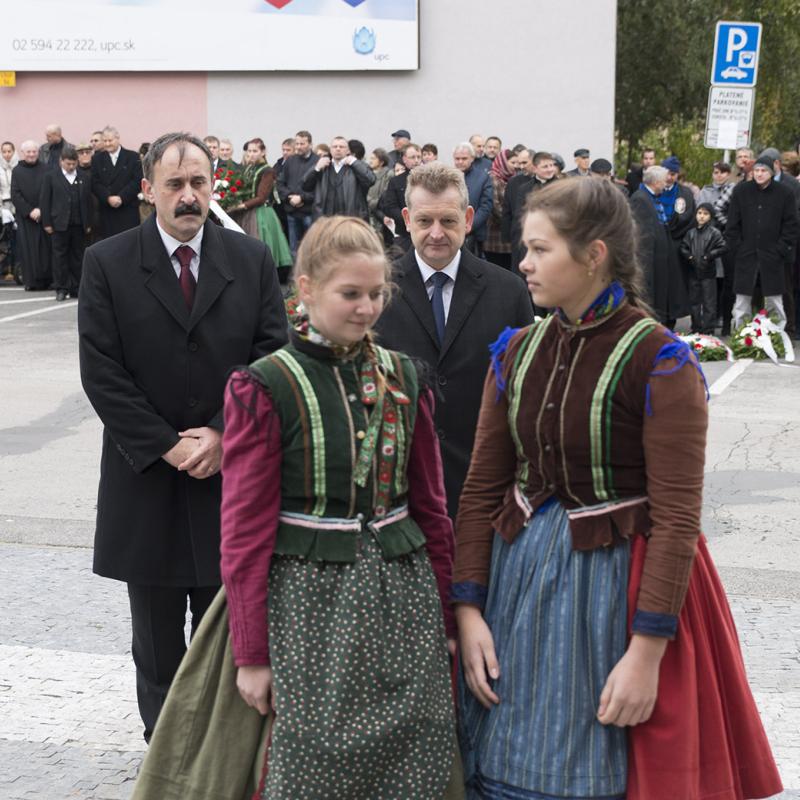 MESTSKÁ SPOMIENKOVÁ SLÁVNOSŤ Z PRÍLEŽITOSTI 58. VÝROČIA REVOLÚCIE Z R. 1956 (POMNÍK OBETÍ DIKTATÚR)