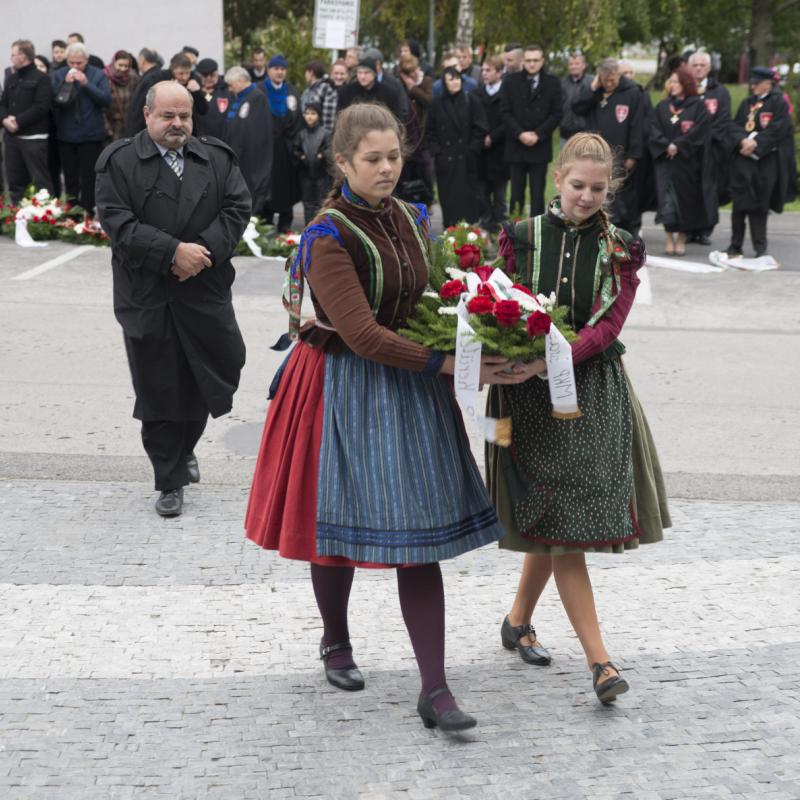 MESTSKÁ SPOMIENKOVÁ SLÁVNOSŤ Z PRÍLEŽITOSTI 58. VÝROČIA REVOLÚCIE Z R. 1956 (POMNÍK OBETÍ DIKTATÚR)