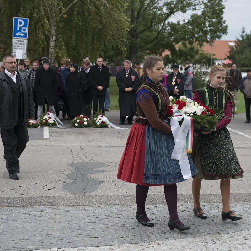 MESTSKÁ SPOMIENKOVÁ SLÁVNOSŤ Z PRÍLEŽITOSTI 58. VÝROČIA REVOLÚCIE Z R. 1956 (POMNÍK OBETÍ DIKTATÚR)