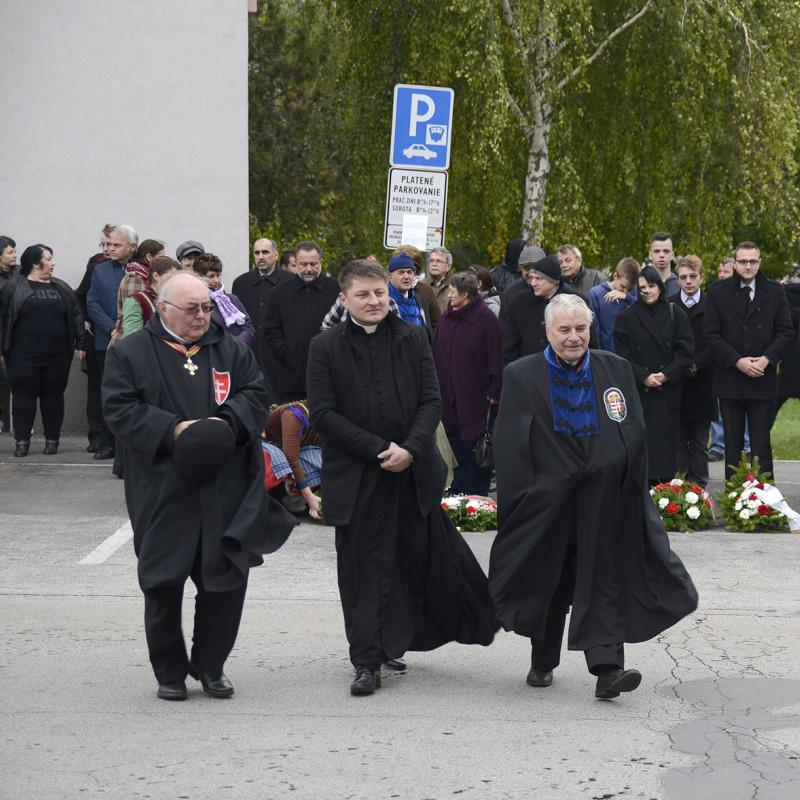 MESTSKÁ SPOMIENKOVÁ SLÁVNOSŤ Z PRÍLEŽITOSTI 58. VÝROČIA REVOLÚCIE Z R. 1956 (POMNÍK OBETÍ DIKTATÚR)