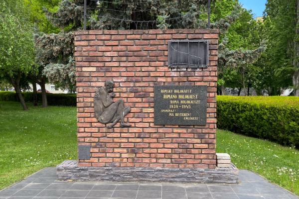 A roma holokauszt emlékműve