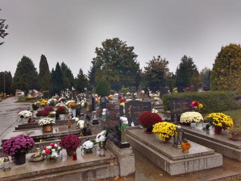 Mindenszentek hetében módosul a temetők nyitva tartása 