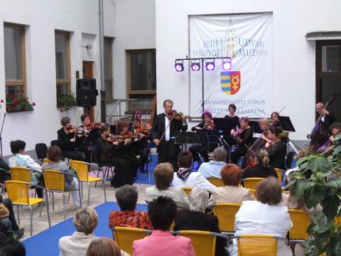 Dunajskostredská hudba na nádvorí v znamení reformácie