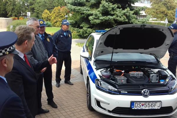Két új elektromos autót kapott a városi rendőrség
