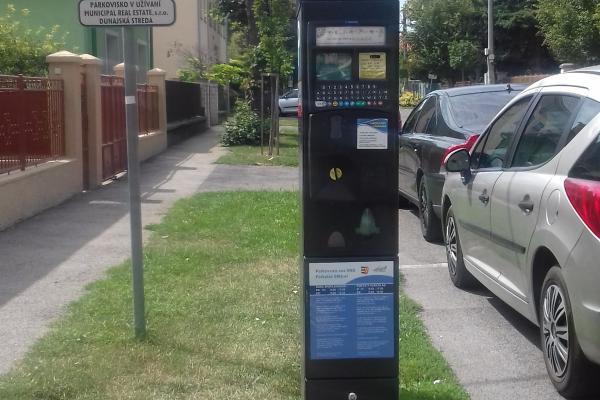Más módon lehet parkolójegyet venni a parkolóautomatákból 