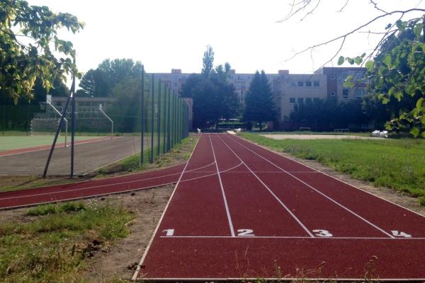 Újra megnyíltak az iskolai sportpályák és kinyit a városi piac