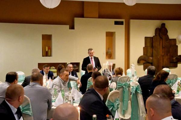 Újévi egyeztetés a Bölcsek Tanácsával és a helyi vállalkozókkal 