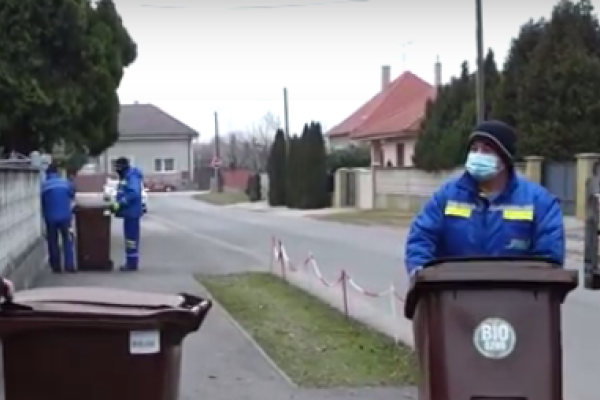 A családi házas övezetekben kukákat kapnak a zöldhulladékra, a zöld zsákokból való elszállítás megszűnik 