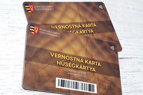 Novým oprávneným občanom doručia Vernostnú kartu do konca januára