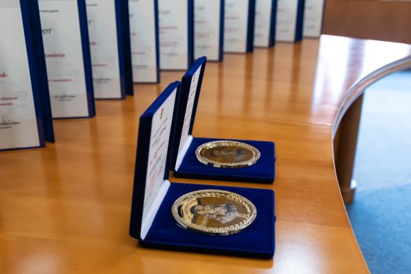 Rendhagyó módon októberben tüntették ki a pedagógusokat