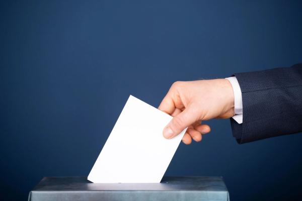 Mozgóurnás szavazás a 2026. október 24-i választásokon – Ki és hogyan igényelheti?