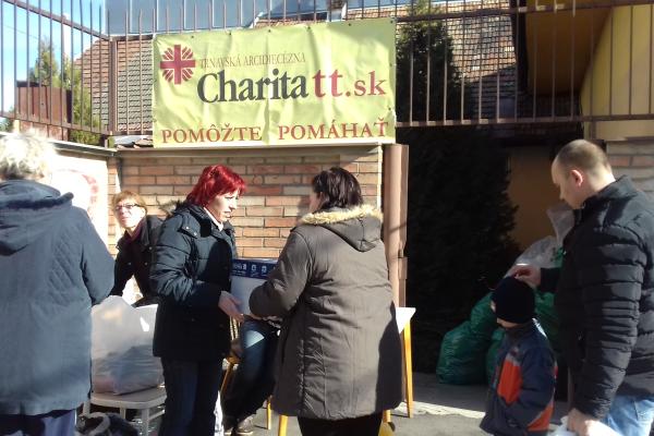 Na Bacsákovej ulici otvorili sídlo farskej charity