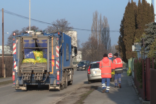 Folytatódik a műanyaghulladék elszállítása a családi házas övezetekből