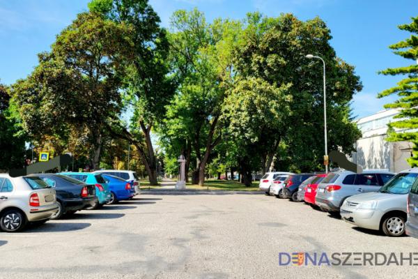 V piatok popoludní uzatvoria polovicu parkoviska na Námestí sv. Štefana