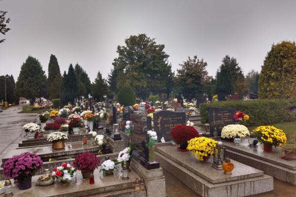 Mindenszentek hetében módosul a temetők nyitva tartása 