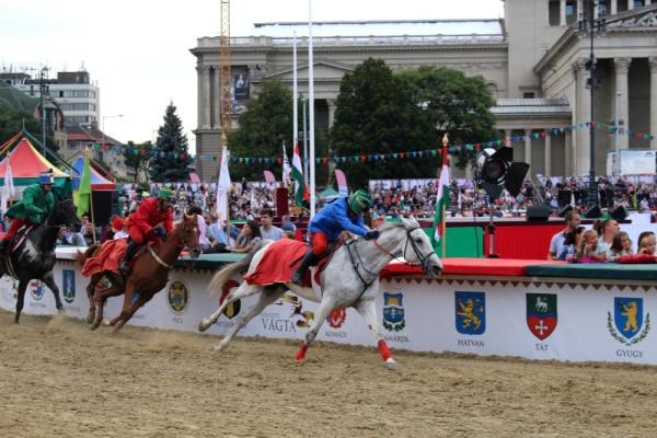 Ingyenes vágtabusz indul Budapestre