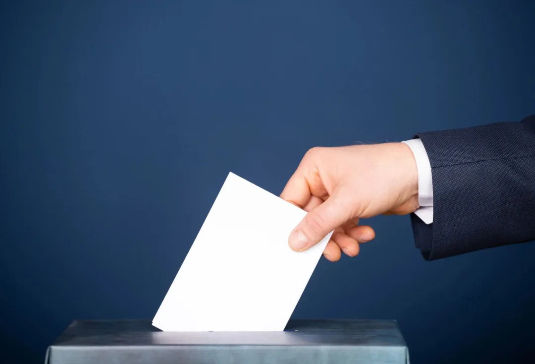 Mozgóurnás szavazás a 2026. október 24-i választásokon – Ki és hogyan igényelheti?